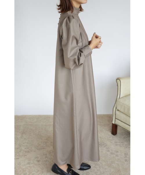 &. NOSTALGIA（アンドドットノスタルジア）の「【ZOZO限定】スタンドネックボリュームスリーブワンピース（ワンピース・レディース・ブラック/モカ・FREE）」の10枚目の写真