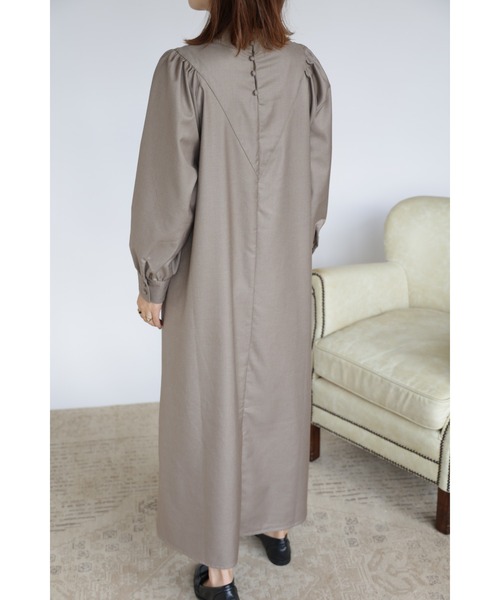 &. NOSTALGIA（アンドドットノスタルジア）の「【ZOZO限定】スタンドネックボリュームスリーブワンピース（ワンピース・レディース・ブラック/モカ・FREE）」の14枚目の写真