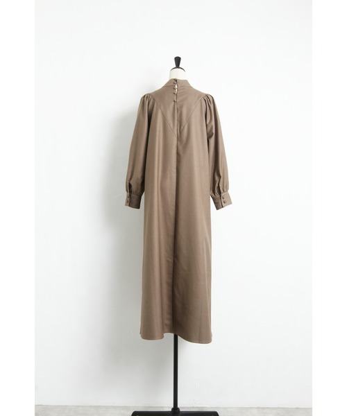 &. NOSTALGIA（アンドドットノスタルジア）の「【ZOZO限定】スタンドネックボリュームスリーブワンピース（ワンピース・レディース・ブラック/モカ・FREE）」の18枚目の写真