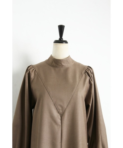 &. NOSTALGIA（アンドドットノスタルジア）の「【ZOZO限定】スタンドネックボリュームスリーブワンピース（ワンピース・レディース・ブラック/モカ・FREE）」の15枚目の写真