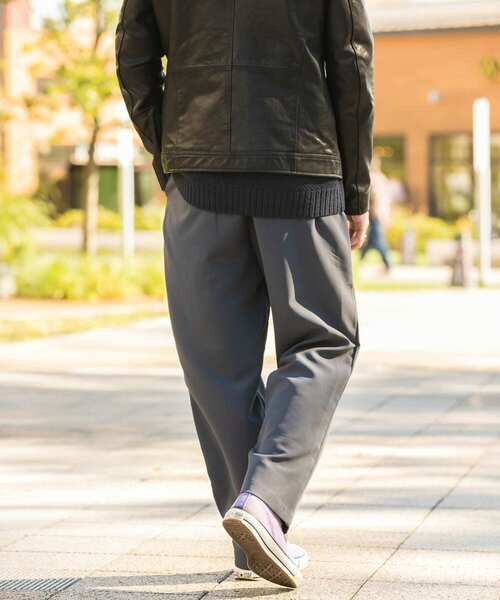 ITEMS URBANRESEARCH(アイテムズ アーバンリサーチ)の「タックパンツ(その他パンツ・メンズ・ブラック/ベージュ/ブルー・MEDIUM/LARGE)」の15枚目の写真