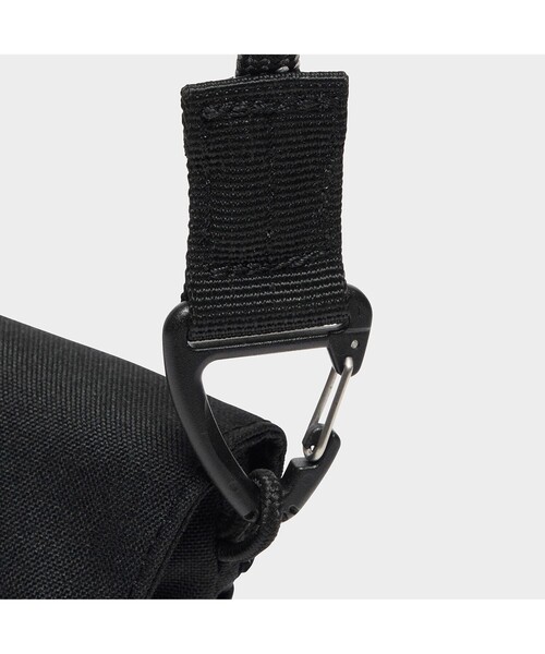 AIGLE（エーグル）の「アーバンモビリティネックポーチ（ショルダーバッグ・レディース・ブラック/グレー・FREE）」の3枚目の写真