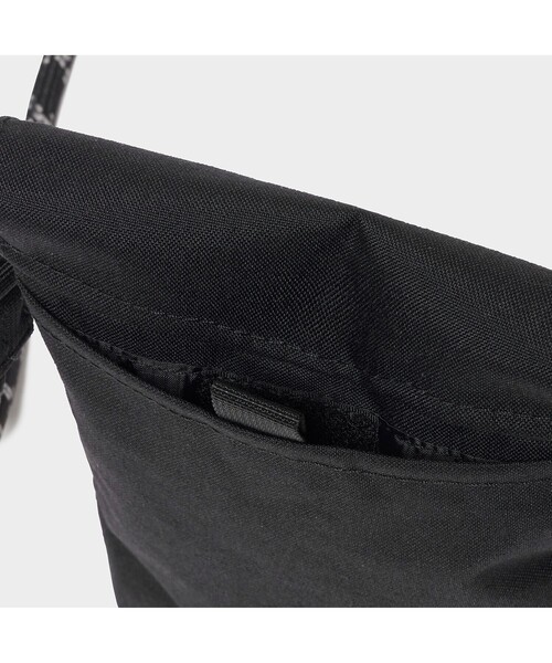 AIGLE（エーグル）の「アーバンモビリティネックポーチ（ショルダーバッグ・レディース・ブラック/グレー・FREE）」の8枚目の写真