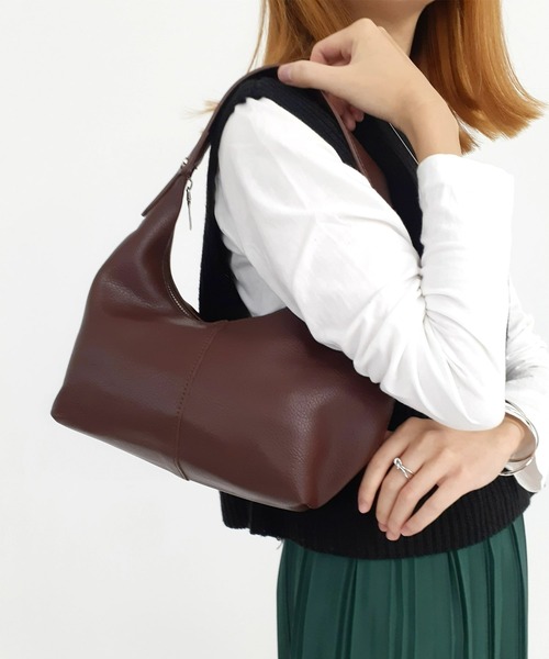 thank U more(サンキューモア)の「レザー ハーフムーン ショルダーバッグ(ショルダーバッグ・レディース・ブラック/ベージュ/ブラウン/ダークブラウン・FREE)」の2枚目の写真