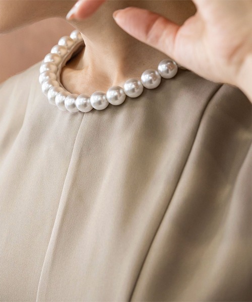 UR'S（ユアーズ）の「パール付ヘムライントップス（Tシャツ/カットソー・レディース・ブラック/グレイッシュベージュ/ダークネイビー・S/M/L）」の13枚目の写真