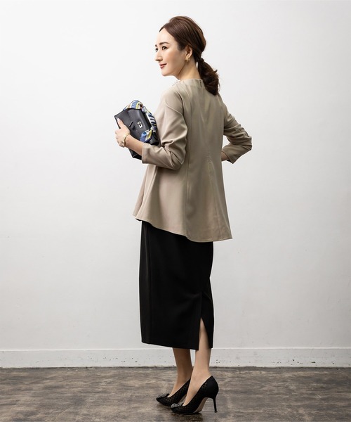 UR'S（ユアーズ）の「パール付ヘムライントップス（Tシャツ/カットソー・レディース・ブラック/グレイッシュベージュ/ダークネイビー・S/M/L）」の14枚目の写真