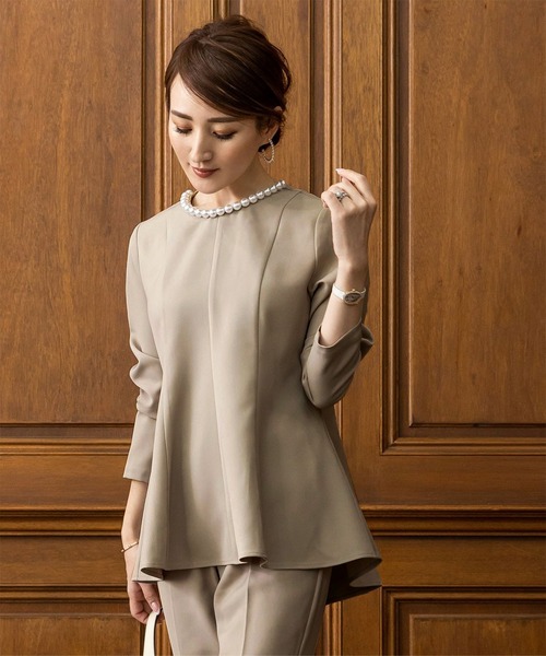 UR'S（ユアーズ）の「パール付ヘムライントップス（Tシャツ/カットソー・レディース・ブラック/グレイッシュベージュ/ダークネイビー・S/M/L）」の8枚目の写真