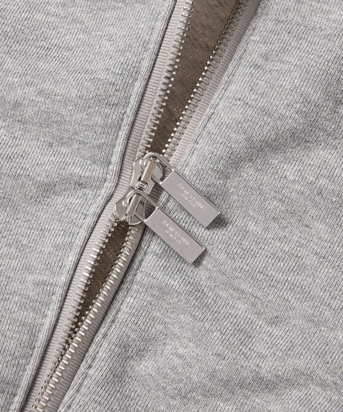 THOM BROWNE(トムブラウン)の「CLASSIC FULL ZIP HOODIE WITH ENGINEERED 4 BAR SLEEVE IN CLASSIC LOOP BACK(パーカー・メンズ・ライトグレー/ネイビー・0/1/2)」の5枚目の写真