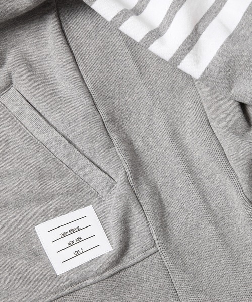 THOM BROWNE(トムブラウン)の「CLASSIC FULL ZIP HOODIE WITH ENGINEERED 4 BAR SLEEVE IN CLASSIC LOOP BACK(パーカー・メンズ・ライトグレー/ネイビー・0/1/2)」の7枚目の写真