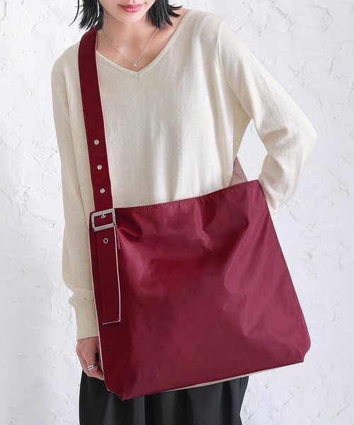 n'OrLABEL(ノアールレーベル)の「【廃盤】『バイカラー2wayショルダートートバッグ』(トートバッグ・レディース・レッド/グリーン/ブラック/ライトベージュ・FREE)」の4枚目の写真