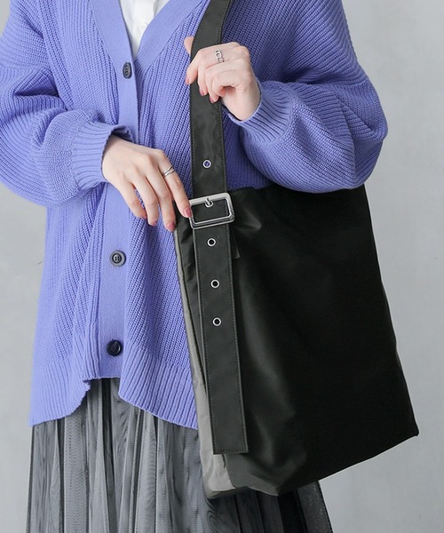 n'OrLABEL(ノアールレーベル)の「【廃盤】『バイカラー2wayショルダートートバッグ』(トートバッグ・レディース・レッド/グリーン/ブラック/ライトベージュ・FREE)」の5枚目の写真