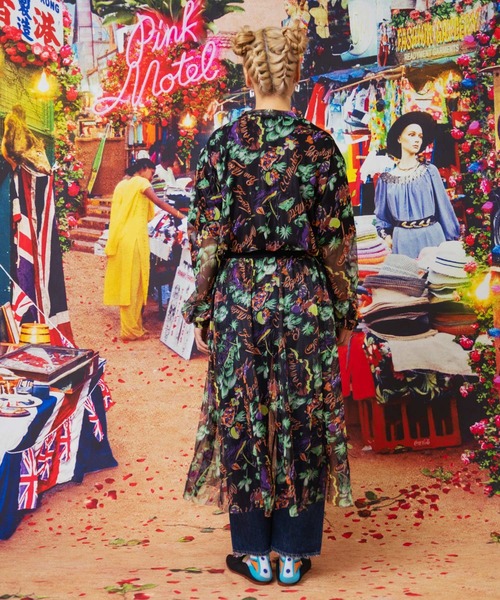 RNA（アールエヌエー）の「G1050 PINK MOTEL C.C.Mプリントメッシュスカート（スカート・レディース・ブラック/キナリ・MEDIUM）」の16枚目の写真