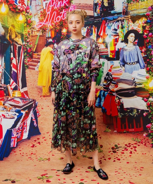 RNA（アールエヌエー）の「G1050 PINK MOTEL C.C.Mプリントメッシュスカート（スカート・レディース・ブラック/キナリ・MEDIUM）」の9枚目の写真