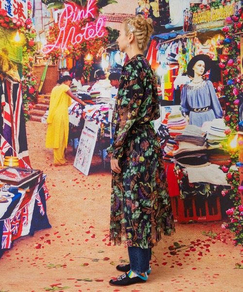 RNA（アールエヌエー）の「G1050 PINK MOTEL C.C.Mプリントメッシュスカート（スカート・レディース・ブラック/キナリ・MEDIUM）」の19枚目の写真