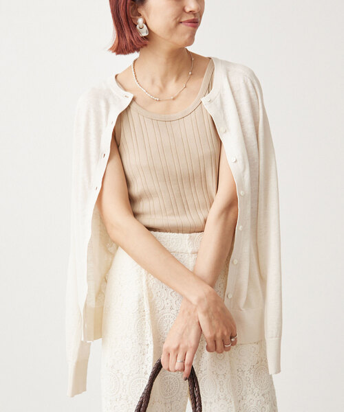 IENA（イエナ）の「リネンクルーネックカーディガン（カーディガン/ボレロ・レディース・アイボリー/ピンク/グリーン/ネイビー/ブルー系その他/ベージュ/オレンジ・FREE）」の2枚目の写真
