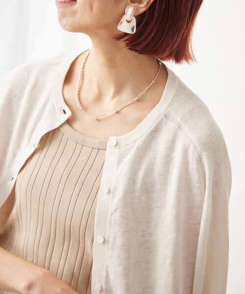 IENA（イエナ）の「リネンクルーネックカーディガン（カーディガン/ボレロ・レディース・アイボリー/ピンク/グリーン/ネイビー/ブルー系その他/ベージュ/オレンジ・FREE）」の18枚目の写真