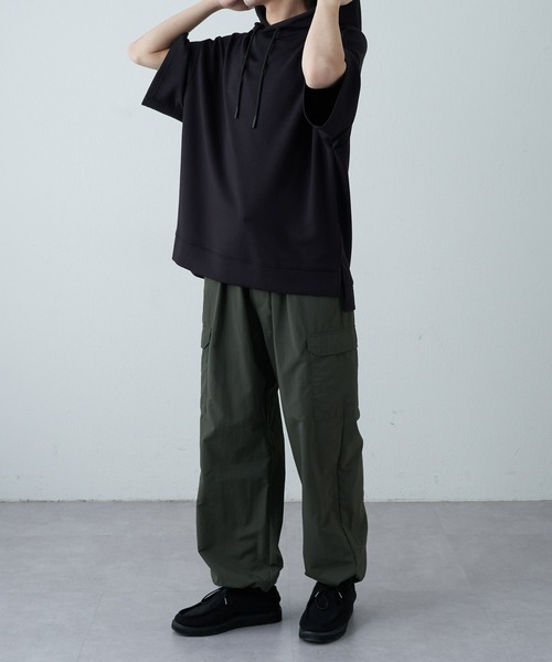 COLONY 2139(コロニートゥーワンスリーナイン)の「ダイバーポンチBIG半袖パーカー(パーカー・メンズ・ホワイト/チャコールグレー/ブラック・MEDIUM/LARGE)」の4枚目の写真