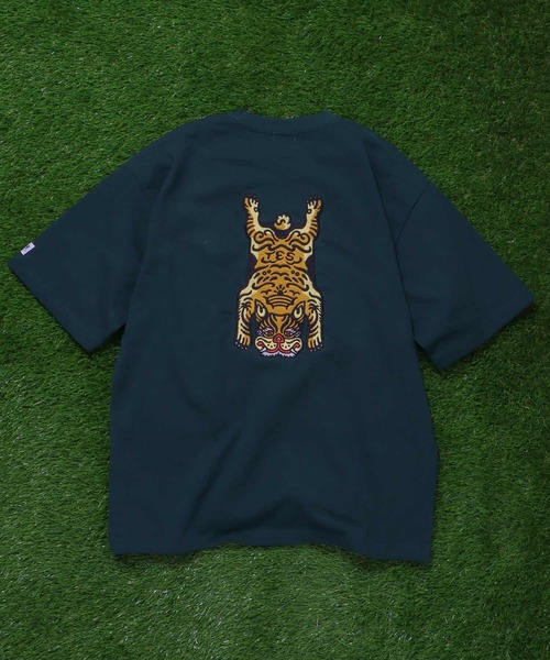 The Endless Summer(エンドレスサマー)の「TES TIBETAN BUHI EMB BIG T-SHIRT / ビッグシルエットTシャツ(Tシャツ/カットソー・メンズ・ブラック/ホワイト/オレンジ/グリーン系その他/ブルー・SMALL/MEDIUM/LARGE/X-LARGE)」の20枚目の写真
