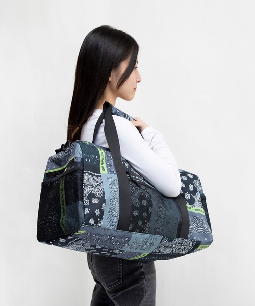 KiU(キウ)の「600D 大容量ボストントラベルバッグ(31L)(ボストンバッグ・メンズ・ベージュ/ブラック/カーキ/ブラック系その他/ブルー系その他/アニマル/カラフル/ブラック×ライム/ブラック×カーキ/ブラック系その他2/ブラック系その他3・FREE)」の4枚目の写真