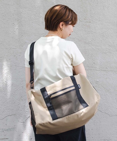 KiU(キウ)の「600D 大容量ボストントラベルバッグ(31L)(ボストンバッグ・メンズ・ベージュ/ブラック/カーキ/ブラック系その他/ブルー系その他/アニマル/カラフル/ブラック×ライム/ブラック×カーキ/ブラック系その他2/ブラック系その他3・FREE)」の16枚目の写真
