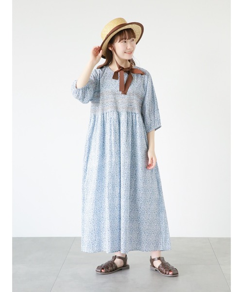 ehka sopo（エヘカソポ）の「小花柄スモッキングワンピース