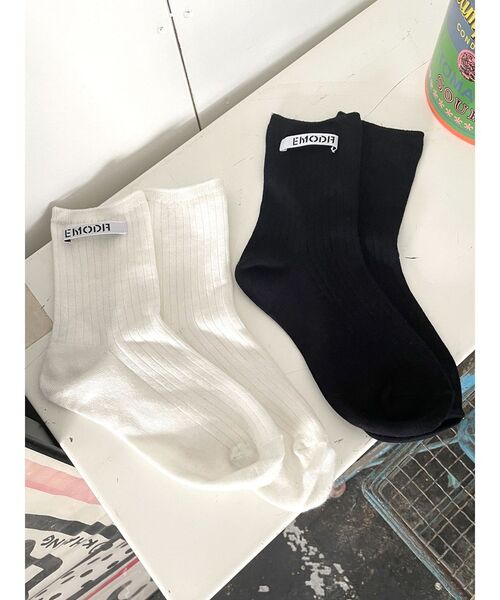 EMODA(エモダ)の「サイドロゴロングソックス(ソックス/靴下・レディース・その他・FREE)」の2枚目の写真