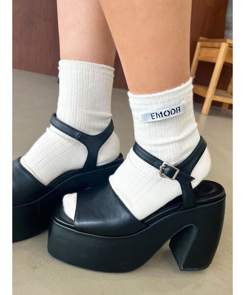 EMODA(エモダ)の「サイドロゴロングソックス(ソックス/靴下・レディース・その他・FREE)」の5枚目の写真