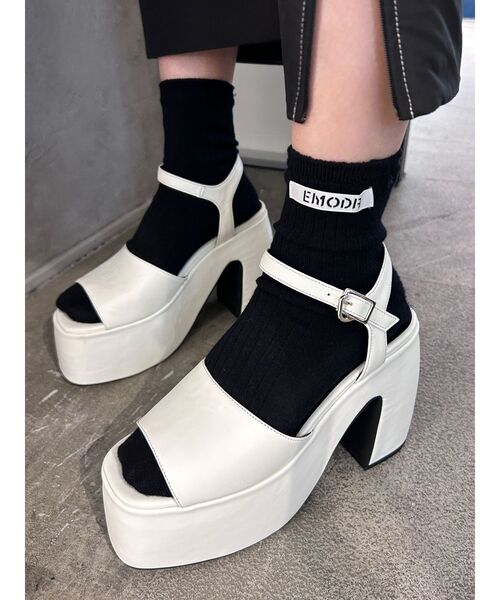 EMODA(エモダ)の「サイドロゴロングソックス(ソックス/靴下・レディース・その他・FREE)」の7枚目の写真