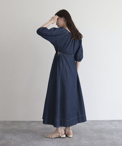 fredy emue（フレディエミュ）の「【fredy emue】ウエストカットアウトデニムワンピース（ワンピース・レディース・ブラック/ネイビー・38）」の4枚目の写真