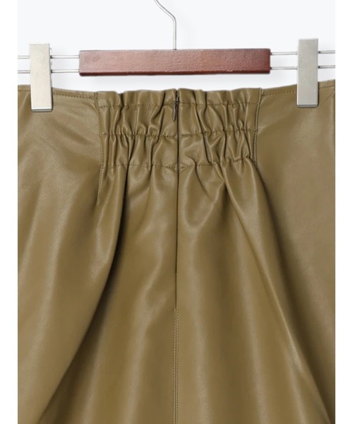 Te chichi（テチチ）の「エコレザーIラインスカート（スカート・レディース・ブラック/カーキ・M/S）」の7枚目の写真