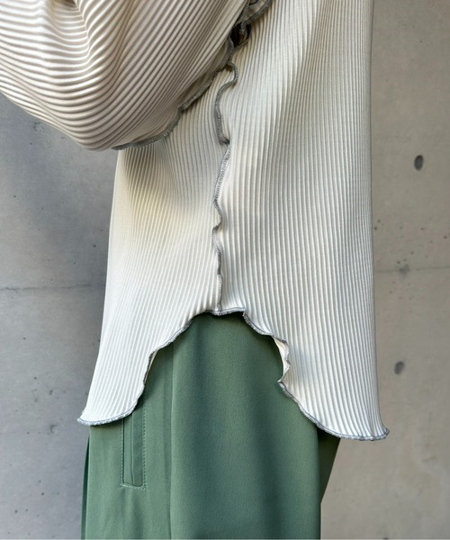 Thevon(ゼボン)の「袖先配色プリーツメロープルオーバー(Tシャツ/カットソー・レディース・チャコールグレー/ブルー/オリーブ/ベージュ/ライトベージュ・FREE)」の21枚目の写真