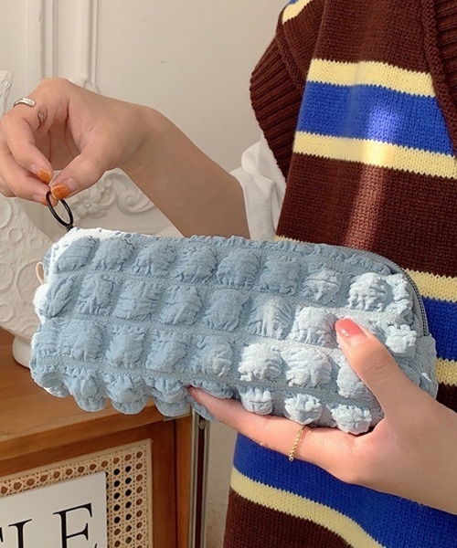 Mayree（メイリー）の「【float】ポコポコ ポップコーン ワンカラー ポーチ ペンケース（ポーチ・レディース・ブラック/サックスブルー/ライトピンク/ミント/マスタード/オフホワイト/ラベンダー・FREE）」の4枚目の写真