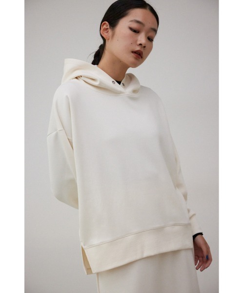 AZUL by moussy(アズールバイマウジー)の「B-HEATオーバーサイズフーディー(パーカー・レディース・アイボリー/ブラック/ライトブルー・MEDIUM/SMALL)」の4枚目の写真