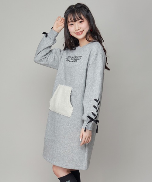 SISTER JENNI（SISTER JENNI）の「裏起毛ボアポケットワンピ（ワンピース・キッズ・グレー/ブラック・160cm/150cm/140cm/130cm）」の2枚目の写真