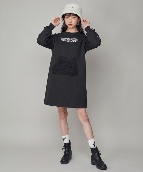 SISTER JENNI（SISTER JENNI）の「裏起毛ボアポケットワンピ（ワンピース・キッズ・グレー/ブラック・160cm/150cm/140cm/130cm）」の4枚目の写真