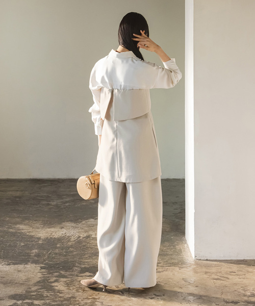 Noble（ノーブル）の「バックサテンカーブシルエットパンツ（スラックス・レディース・ベージュ/ブラック・36/38/40）」の7枚目の写真