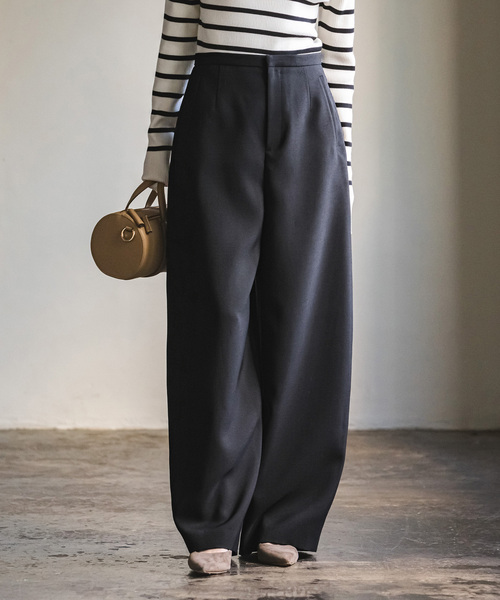 Noble（ノーブル）の「バックサテンカーブシルエットパンツ（スラックス・レディース・ベージュ/ブラック・36/38/40）」の21枚目の写真