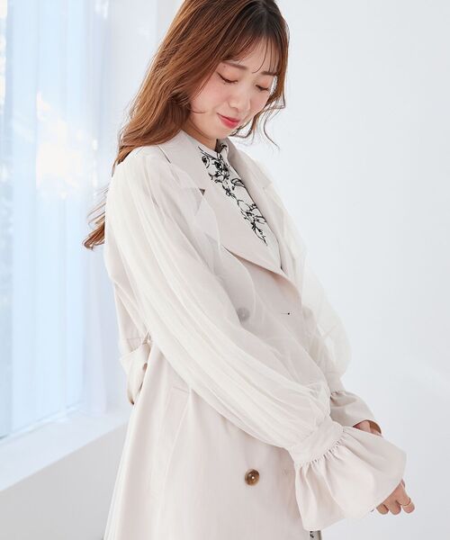 MAJESTIC LEGON（マジェスティックレゴン）の「チュールレイヤードトレンチコート（トレンチコート・レディース・ベージュ/アイボリー・SMALL/MEDIUM）」の8枚目の写真