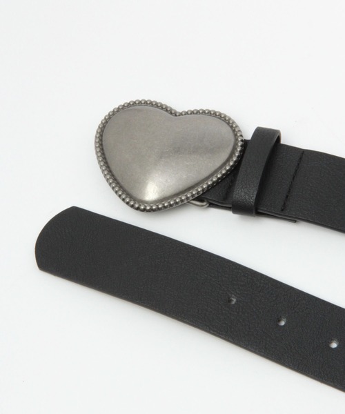 FOREVER 21（フォーエバー トゥエンティーワン）の「アンティークハートベルト（ベルト・レディース・ブラック・MEDIUM/SMALL/LARGE）」の3枚目の写真