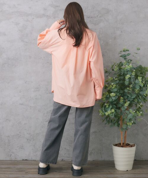 RETRO GIRL（レトロガール）の「胸刺繍BIGシャツ（シャツ/ブラウス・レディース・ブルー/ピンク/ホワイト・FREE）」の17枚目の写真
