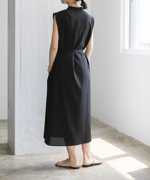 URBAN RESEARCH(アーバンリサーチ)の「『UR TECH DRYLUXE』 タックノースリーブワンピース(ワンピース・レディース・ブラック/ブルー/ベージュ系その他・FREE)」の12枚目の写真