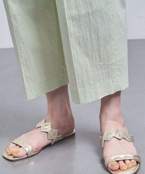 【新品タグ付き】ユナイテッドアローズ　AIR タック テーパードパンツ LIME UNITED ARROWS（ユナイテッドアローズ）の「タック テーパード
