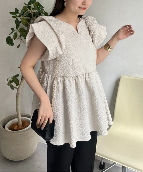 prose verse（プロズヴェール）の「ハートネックバルーンスリーブペプラムブラウス（シャツ/ブラウス・レディース・ブラック/アイボリー・LARGE/MEDIUM）」の2枚目の写真