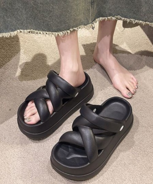 Ritzy（リッツィー）の「クロスデザイン 厚底サンダル（サンダル・レディース・ホワイト/ブラック・25.5/24.5/23.5）」の3枚目の写真