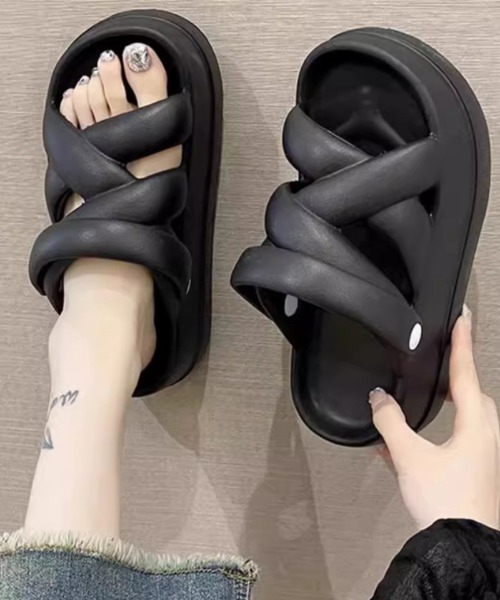 Ritzy（リッツィー）の「クロスデザイン 厚底サンダル（サンダル・レディース・ホワイト/ブラック・25.5/24.5/23.5）」の5枚目の写真