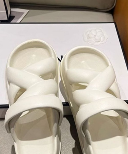 Ritzy（リッツィー）の「クロスデザイン 厚底サンダル（サンダル・レディース・ホワイト/ブラック・25.5/24.5/23.5）」の7枚目の写真