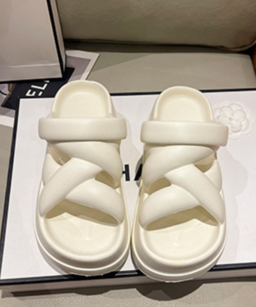 Ritzy（リッツィー）の「クロスデザイン 厚底サンダル（サンダル・レディース・ホワイト/ブラック・25.5/24.5/23.5）」の10枚目の写真