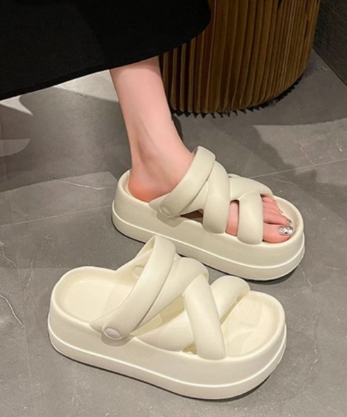 Ritzy（リッツィー）の「クロスデザイン 厚底サンダル（サンダル・レディース・ホワイト/ブラック・25.5/24.5/23.5）」の12枚目の写真