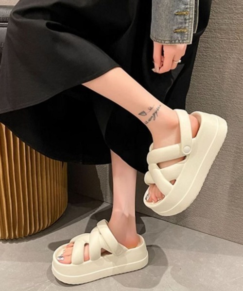 Ritzy（リッツィー）の「クロスデザイン 厚底サンダル（サンダル・レディース・ホワイト/ブラック・25.5/24.5/23.5）」の15枚目の写真