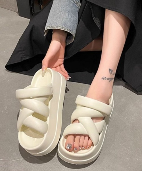 Ritzy（リッツィー）の「クロスデザイン 厚底サンダル（サンダル・レディース・ホワイト/ブラック・25.5/24.5/23.5）」の17枚目の写真